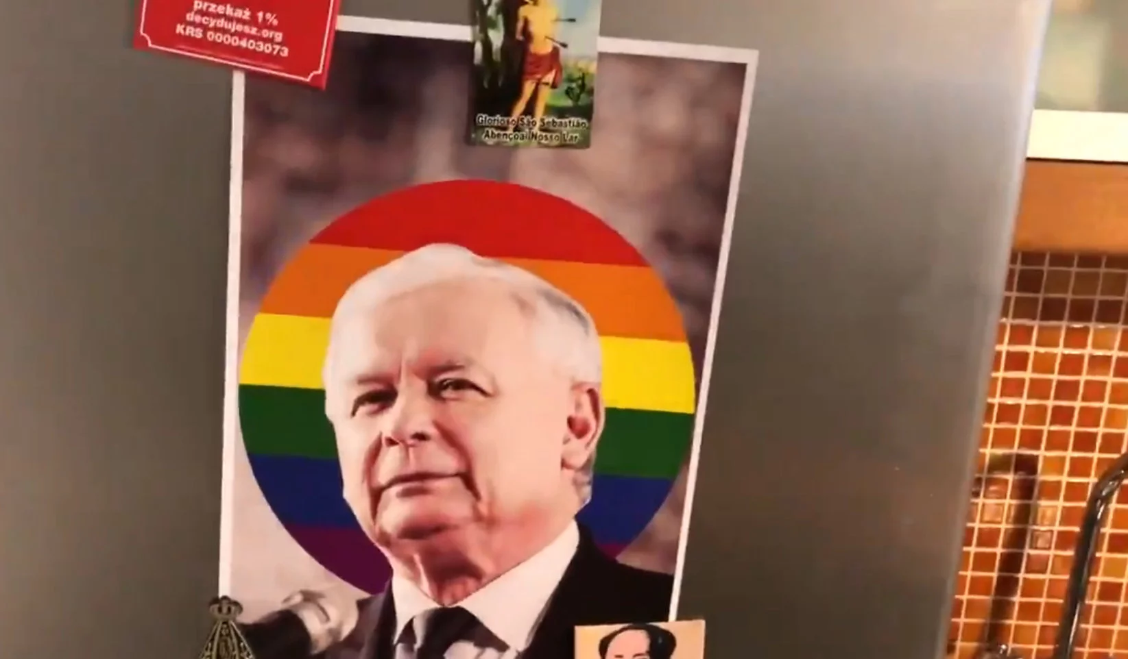 Partner Roberta Biedronia, Krzysztof Śmiszek, nakleił na lodówkę zdjęcie Jarosława Kaczyńskiego