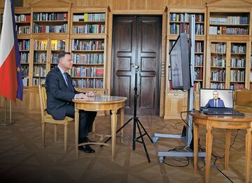 Ze względu na pandemię COVID-19 Marcin Makowski przeprowadził wywiad z prezydentem Andrzejem Dudą na Skypie