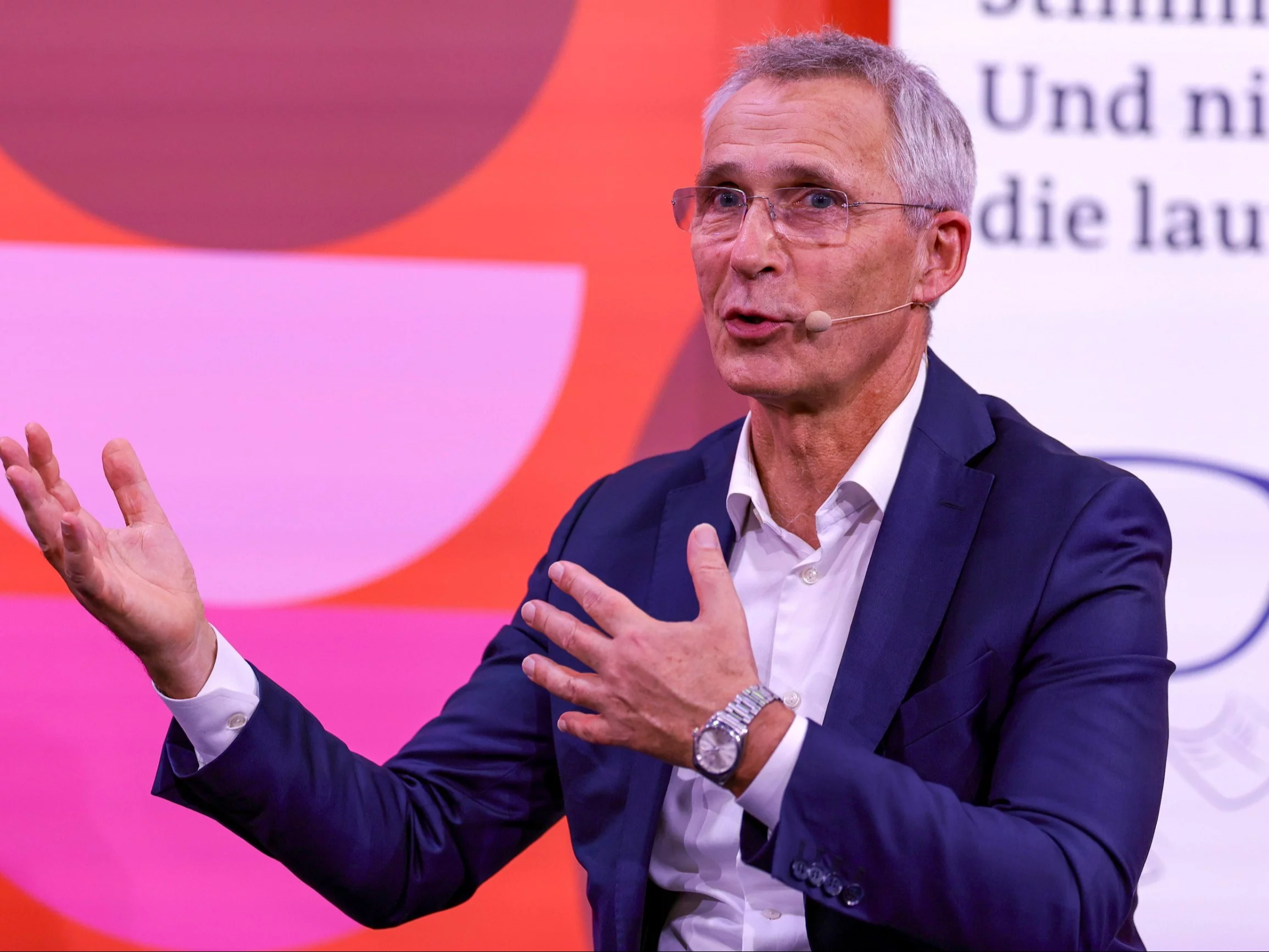 Stoltenberg ujawnił kulisy rozmowy z Zełenskim na początku wojny. Zacytował Bidena