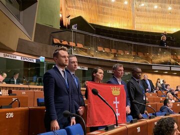 Zgromadzenie Parlamentarne RE uczciło pamięć Pawła Adamowicza