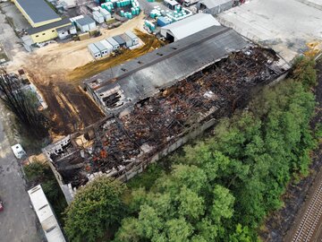 Zielona Góra, 25.07.2023. Spalone wnętrze hali w zielonogórskim Przylepie