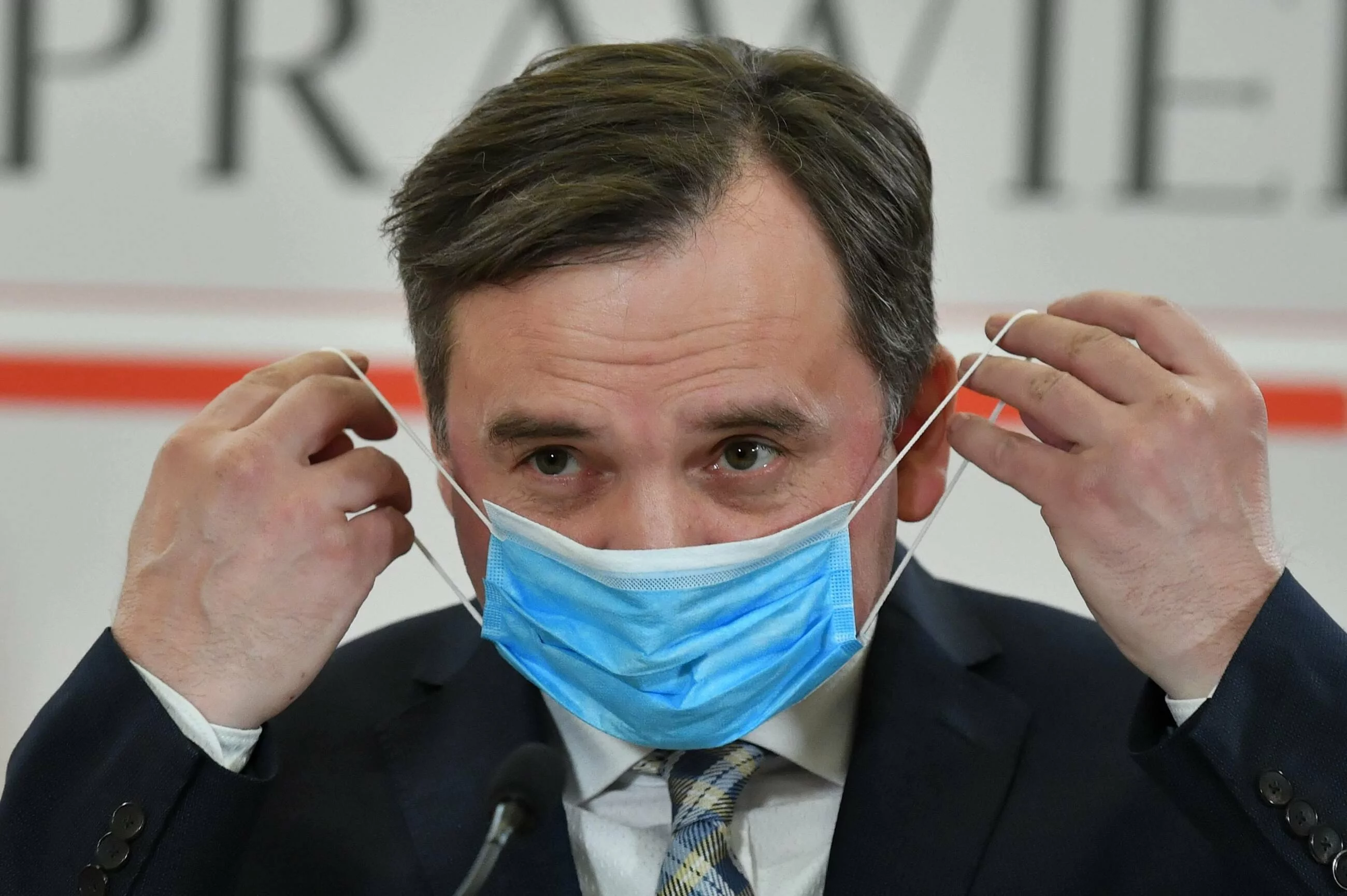 Minister sprawiedliwości Zbigniew Ziobro na konferencji prasowej