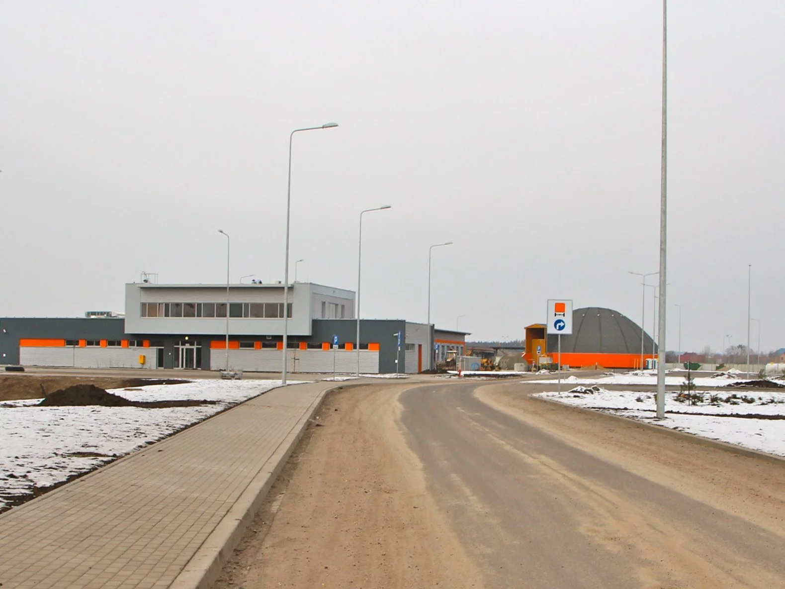 Nieczynna stacja poboru opłat na autostradzie A4 koło Krapkowic