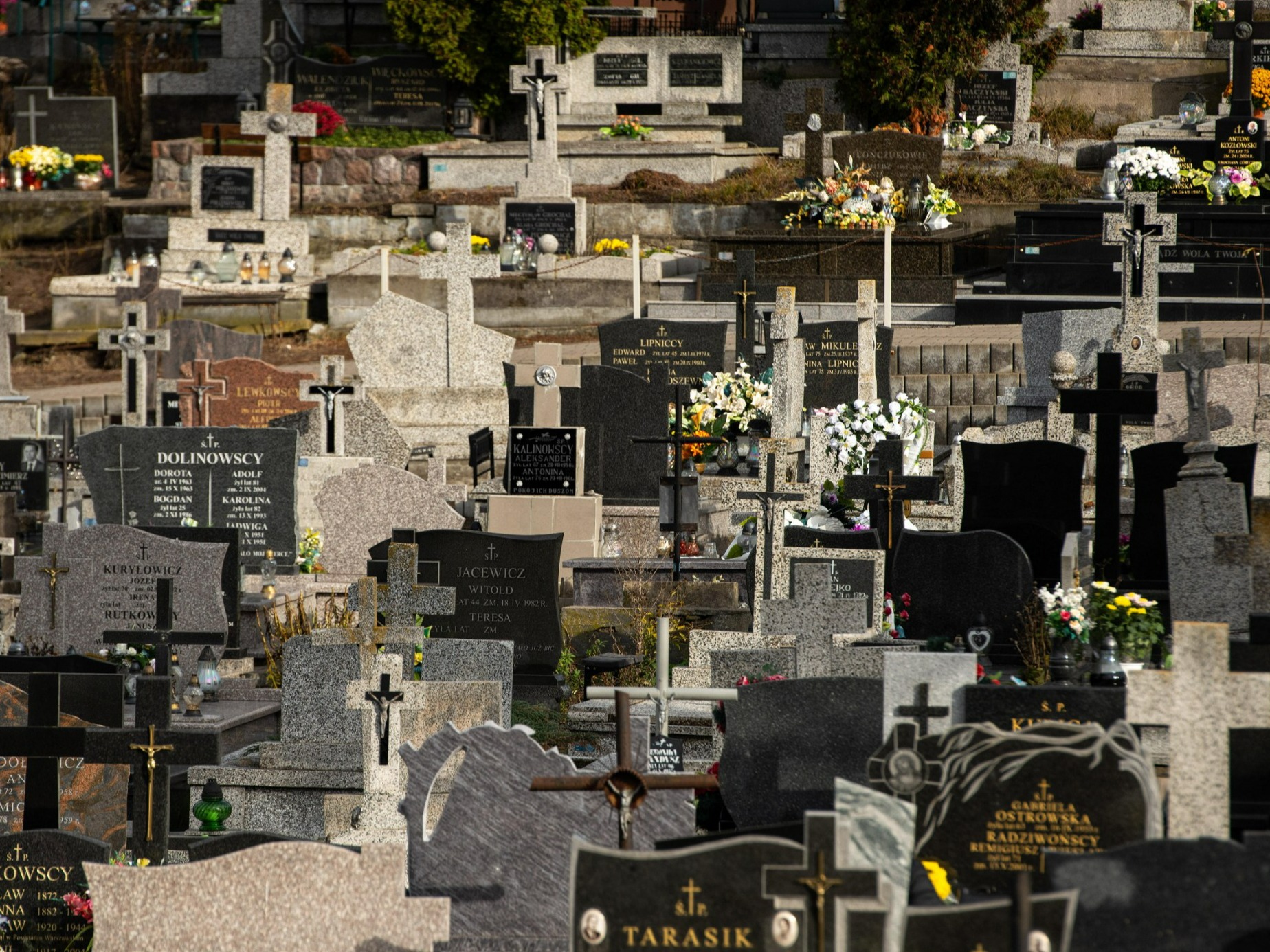 Zmarli nie są z automatu zbawieni. Pamiętajmy o tym na cmentarzu