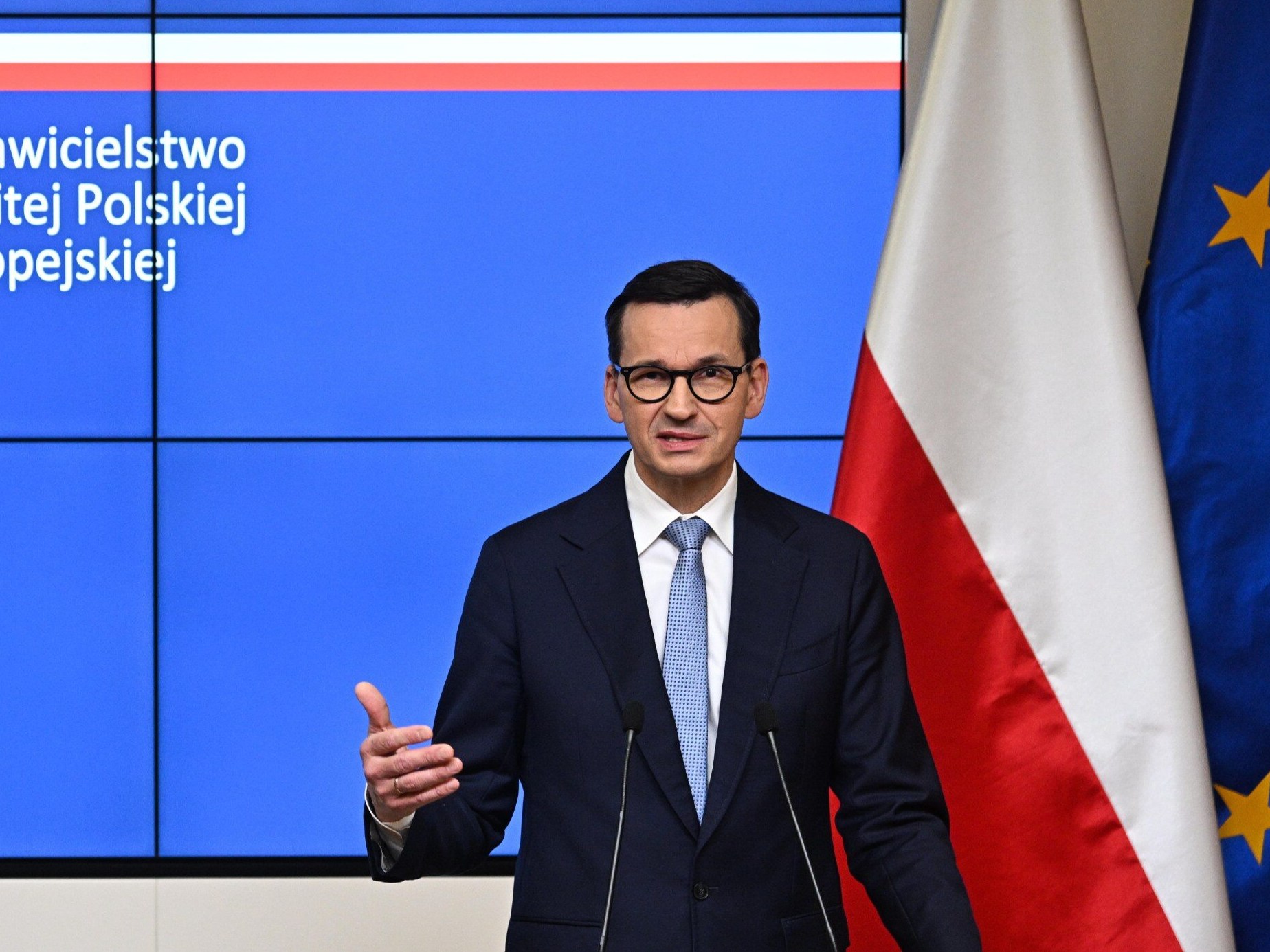 Premier Mateusz Morawiecki podczas wypowiedzi dla mediów w Brukseli