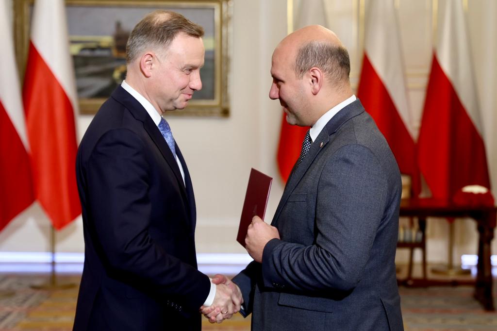 Szymon Szynkowski vel Sęk został powołanym przez Andrzeja Dudę na ministra ds. Unii Europejskiej w KPRM.