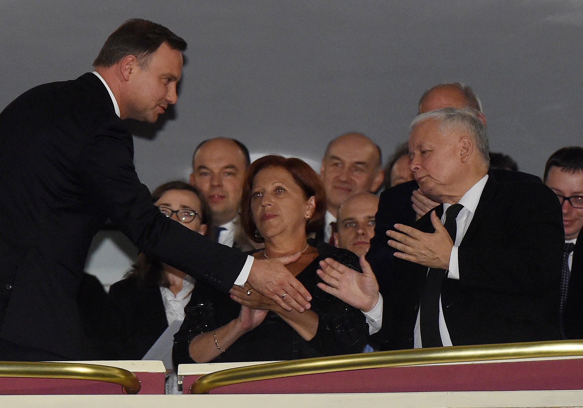 Prezydent Andrzej Duda, prezes PiS Jarosław Kaczyński i dyrektor biura prezydialnego PiS oraz szefowa sekretariatu Jarosława Kaczyńskiego, Barbara Skrzypek podczas premiery filmu "Smoleńsk" w Teatrze Wielkim-Operze Narodowej..