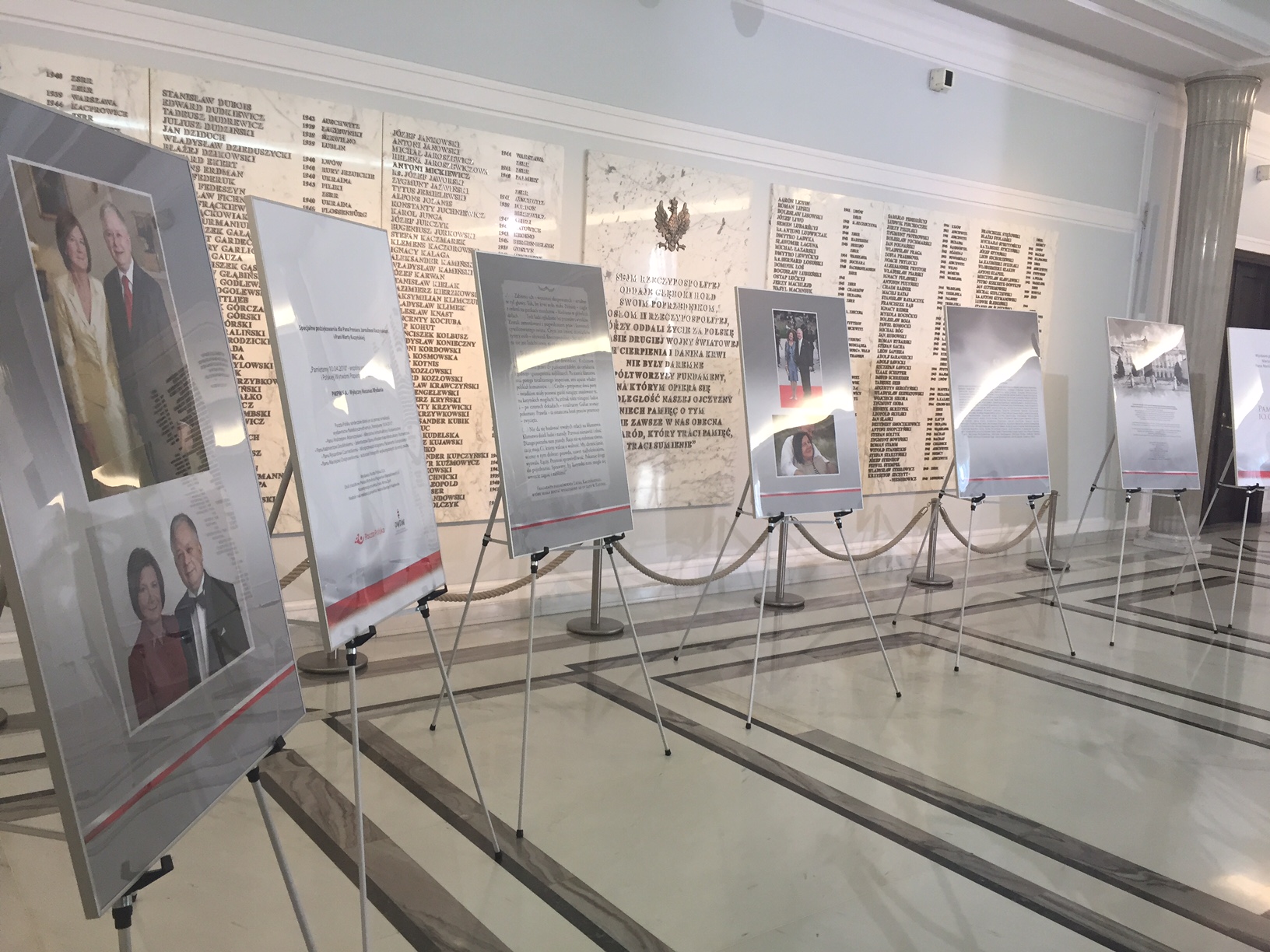 „Pamiętamy 10.04.2010” - znaczek okolicznościowy upamiętniający 7. rocznicę tragedii smoleńskiej