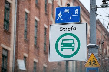 Znak Strefy Czystego Transportu w Krakowie
