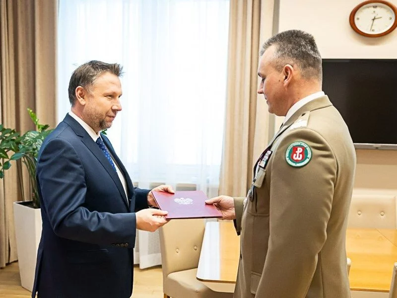 Szef MSWiA Marcin Kierwiński i gen. bryg. SG Robert Bagan