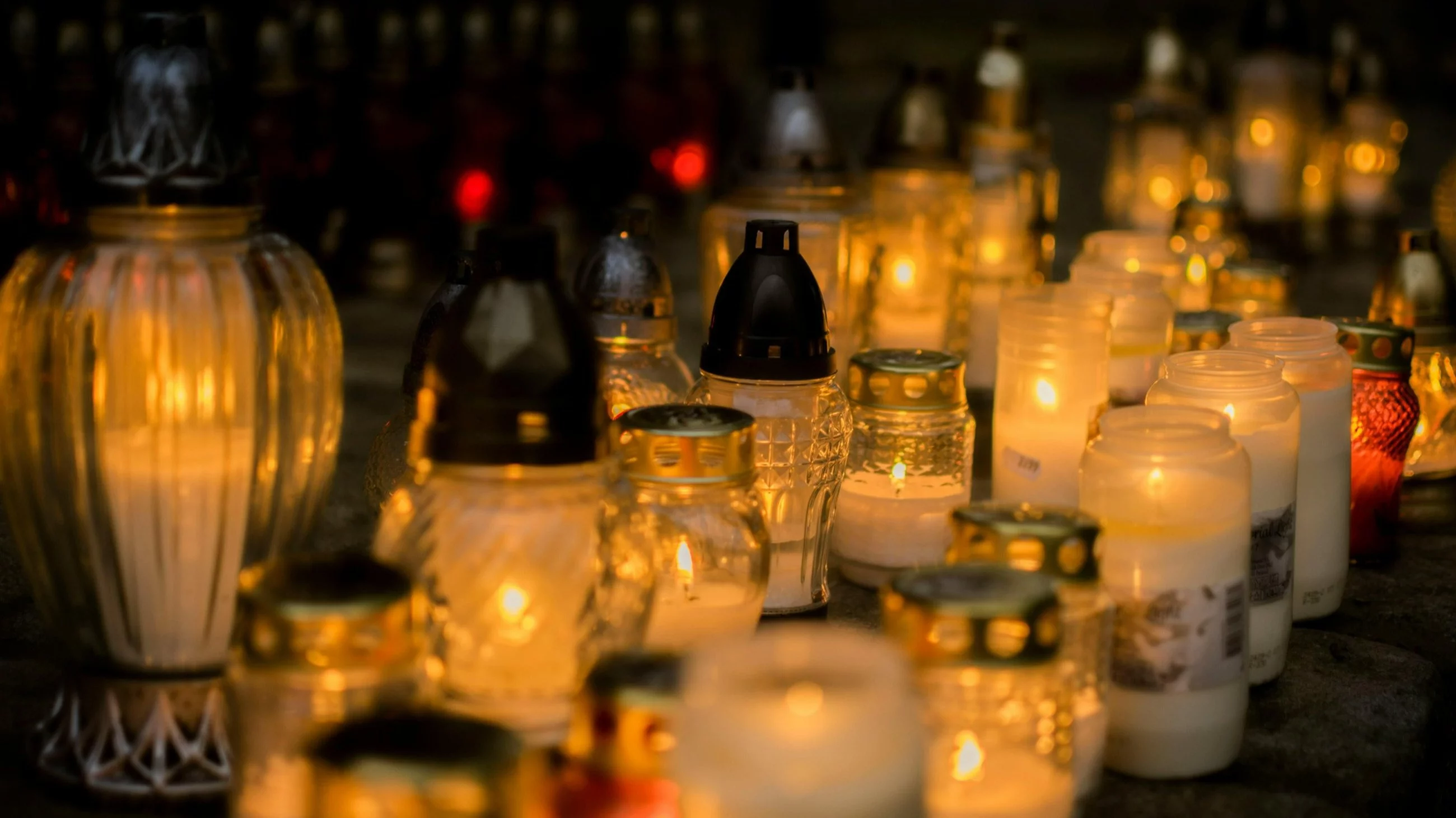 Znicze, zdjęcie ilustracyjne