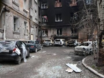 Zniszczenia po rosyjskim ostrzale w Mariupolu