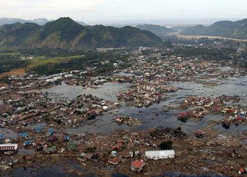Zniszczenia po trzęsieniu ziemi na Sumatrze, 2004 rok