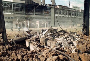 Zniszczona elektrownia Kolubara w miejscowości Veliki Crljeni, na południe od Belgradu