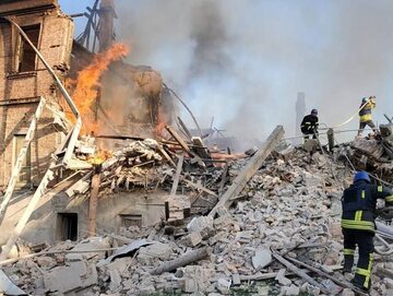 Zniszczona szkoła w miejscowości Biłohoriwka po zrzuceniu bomby przez Rosjan