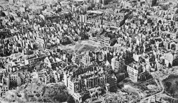 Zniszczona Warszawa. Rok 1945