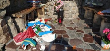 Zniszczono kapliczkę w Grocie Białe Góry, znajdującą się przy ulicy ks. Przesmyckiego w Łaskarzewie