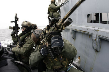 Żołnierze GROM i Navy SEALs podczas wspólnych ćwiczeń w Gdańsku