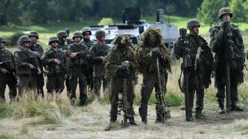 Żołnierze w bazie wojskowej w Jaryłówce
