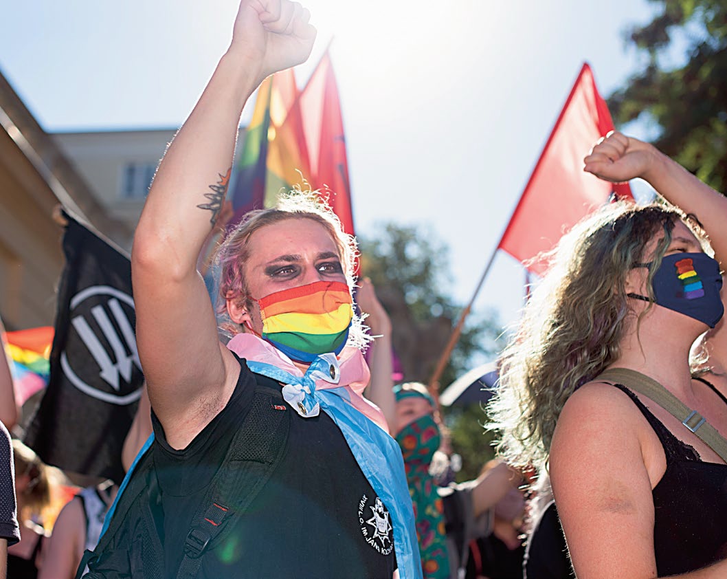 Protest LGBT podczas demonstracji działaczy Młodzieży Wszechpolskiej i Ruchu Narodowego 16 sierpnia w Warszawie