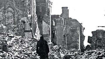 Zrujnowane budynki przy ul. Świętojańskiej na Starym Mieście w Warszawie, 1945 r.