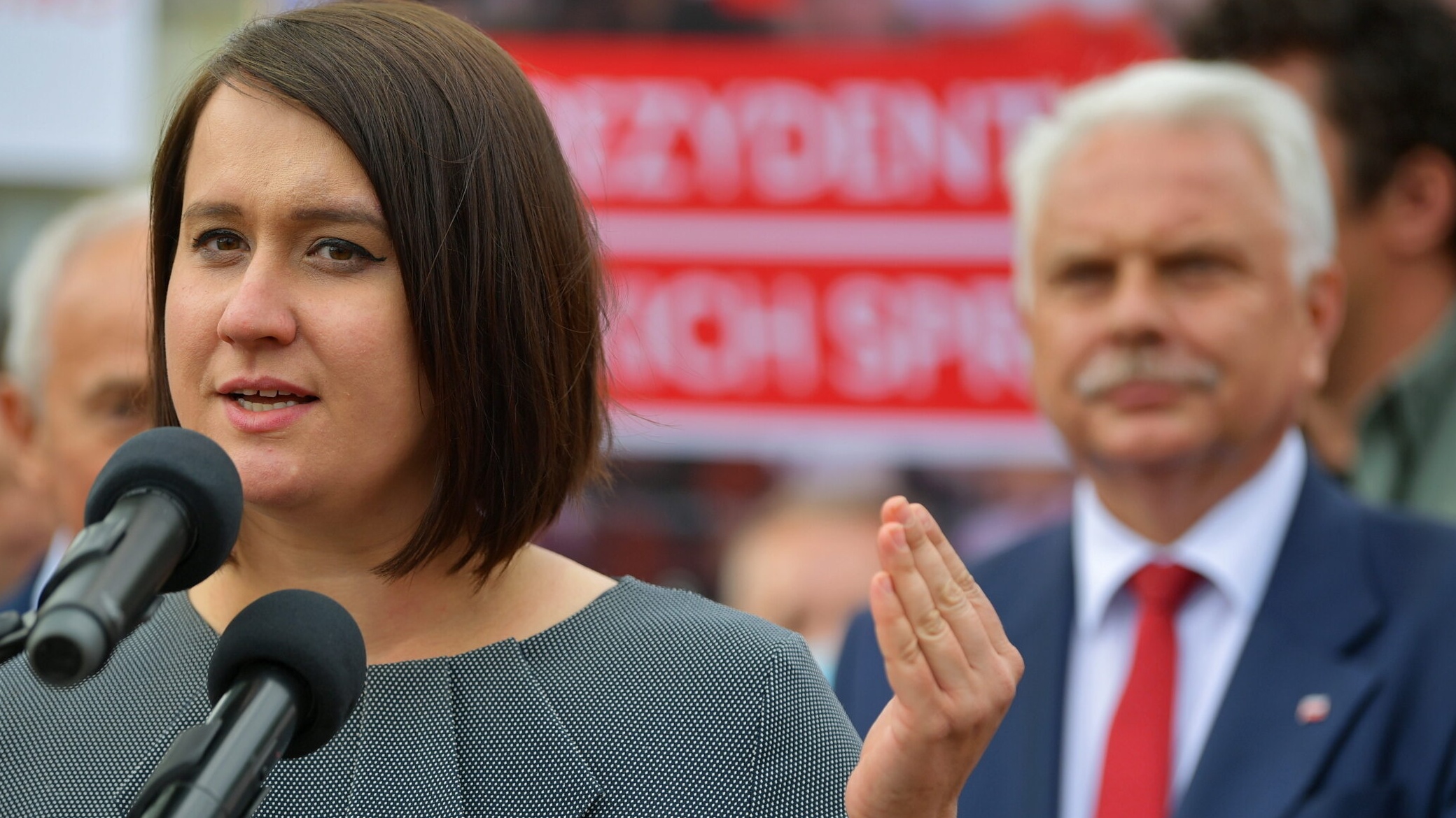 Poseł klubu PiS Anna Maria Siarkowska i wiceminister zdrowia Waldemar Kraska