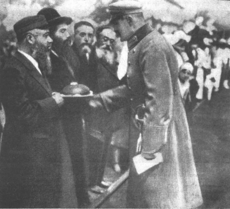 Józef Piłsudski witany przez Żydów w Dęblinie, 1920 rok